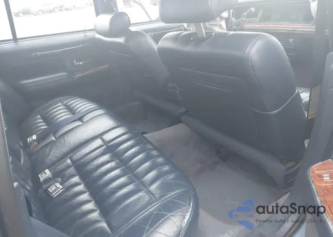 1994 Lincoln Town Car Executive z USA, uszkodzony, nr VIN 1LNLM81W0RY669379